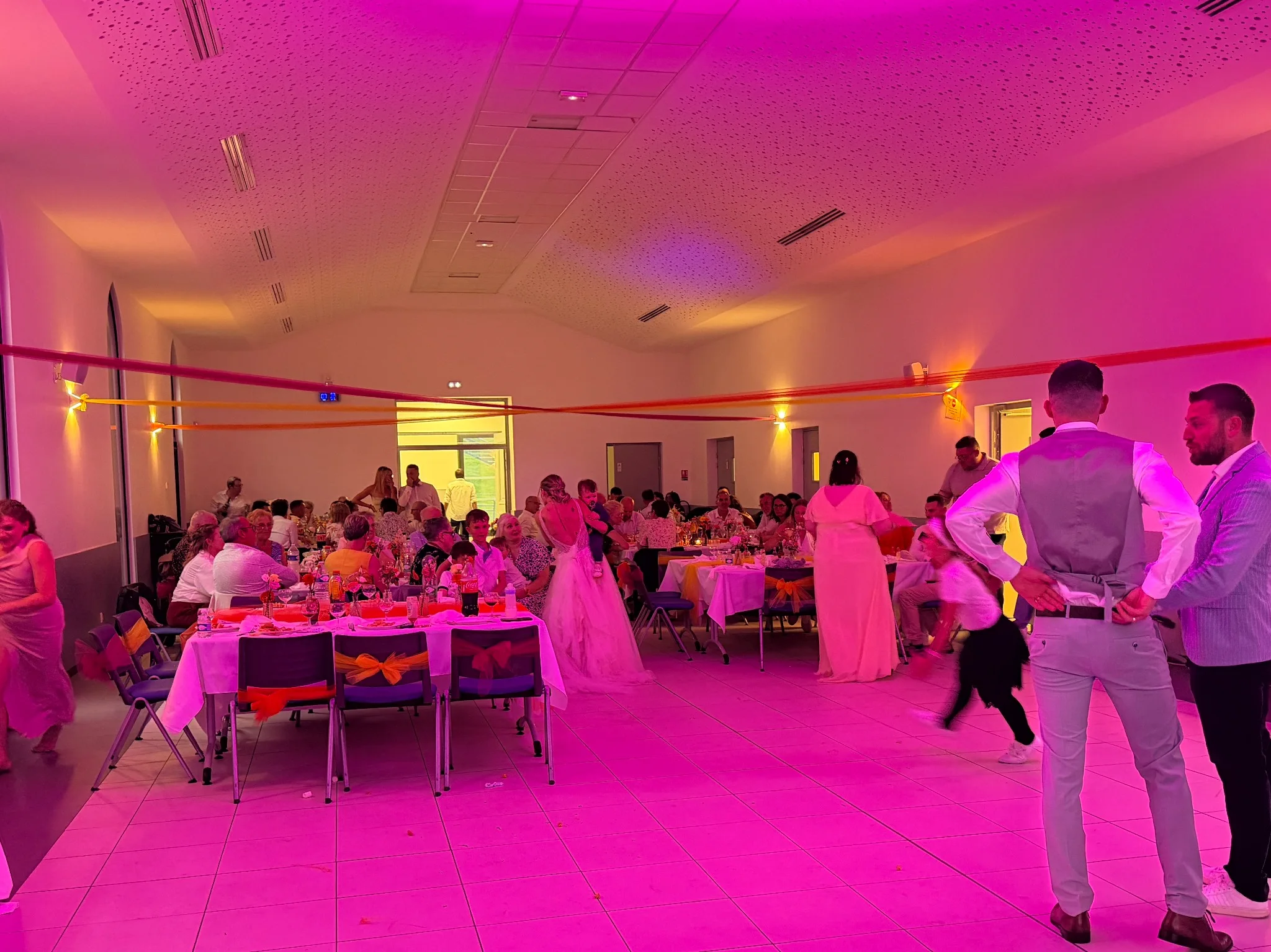 Mariage de Margaux et Daniel à l’Espace Raymond Vérité à Manihen